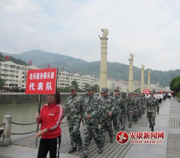 4��20�����磬ƽ���h�e�k&ldquo;����ƽ��������&rdquo;ǧ�˽����߻��(d��ng)��ԓ�h�ϱ������㘷(l��)�����V��(ch��ng)��f(xi��)��(hu��)��18��(g��)�����(du��)1100���˅���